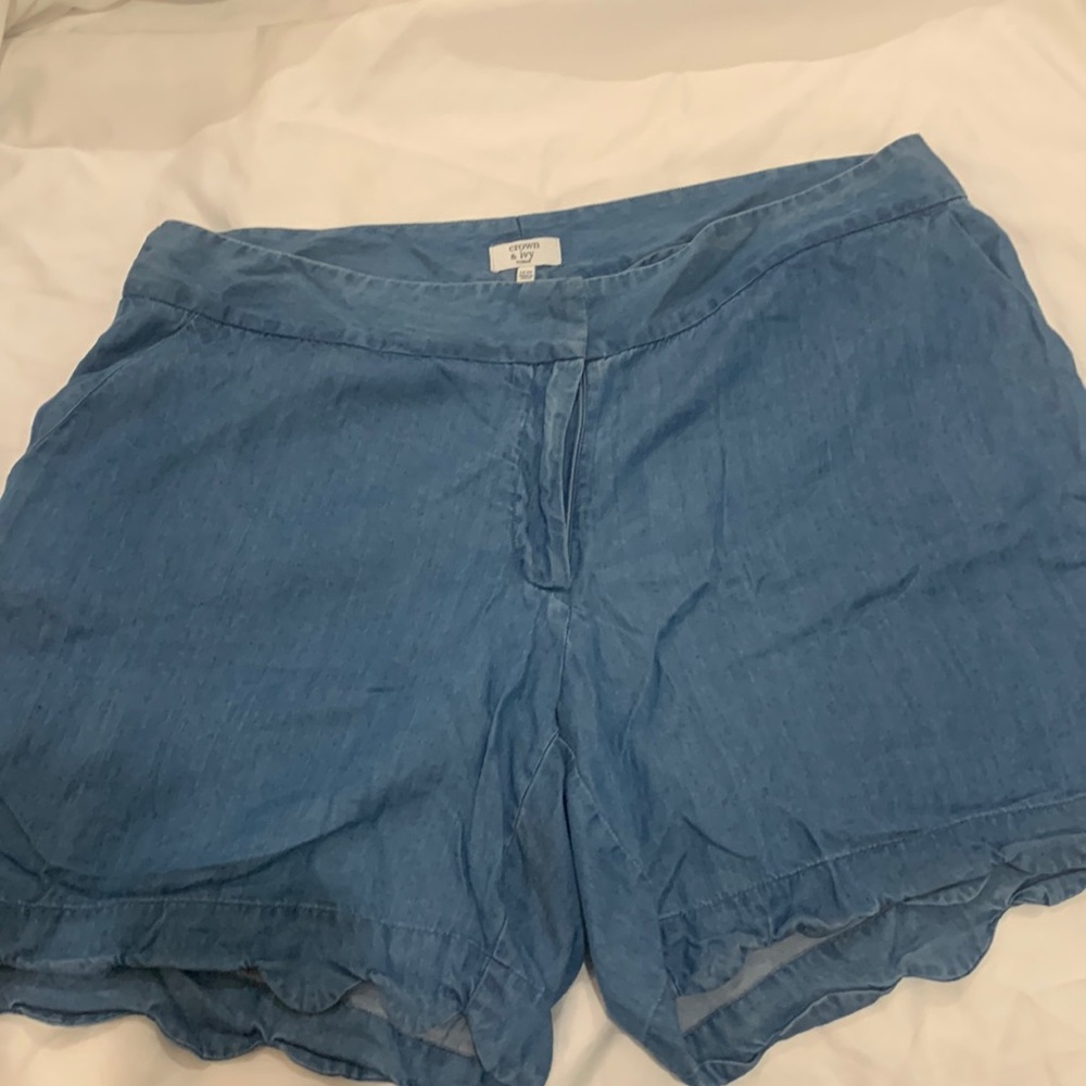 Crown and Ivy lightweight denim shorts with a scalloped hem. Sz14W. Like new.